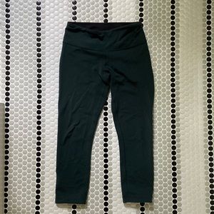 Lululemon Reversible Capri Green/Black Leggings Size 4